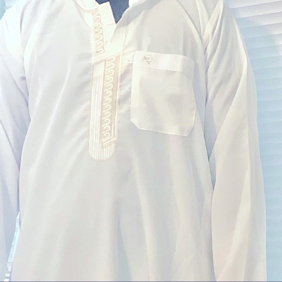 Mens Thob Abaya with Hood and Pocket White/Cream Embroidered Neck - Picture 5 of 8